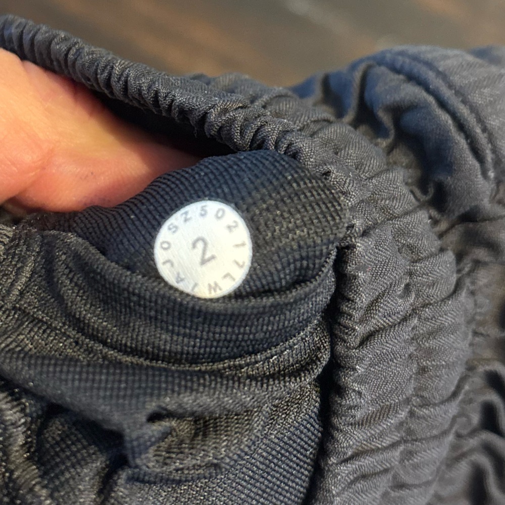 Lululemon Hotty Hot High-Rise Short 4" - Hyper Black - Size 2 - Picture 6 of 6